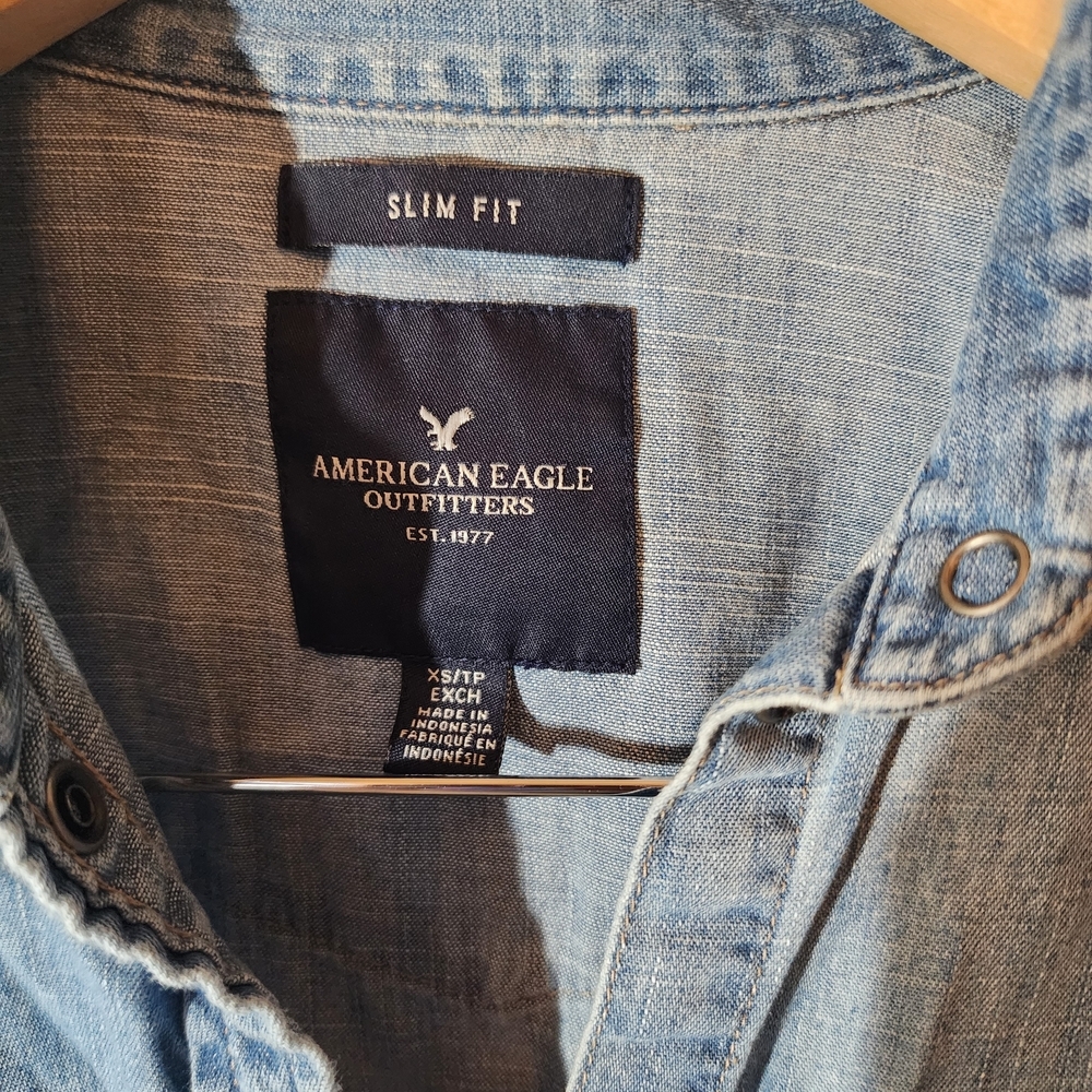 American Eagle Light Wash Denim Button-Up Shirt XS - Picture 4 of 8